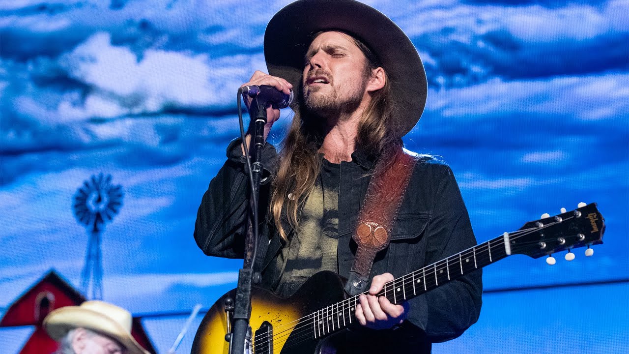 Audience at a Lukas Nelson concert